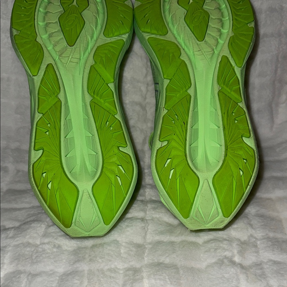 ASICS Novablast 4 Illuminate Green Running Shoes W9.5 2023 - Picture 16 of 16